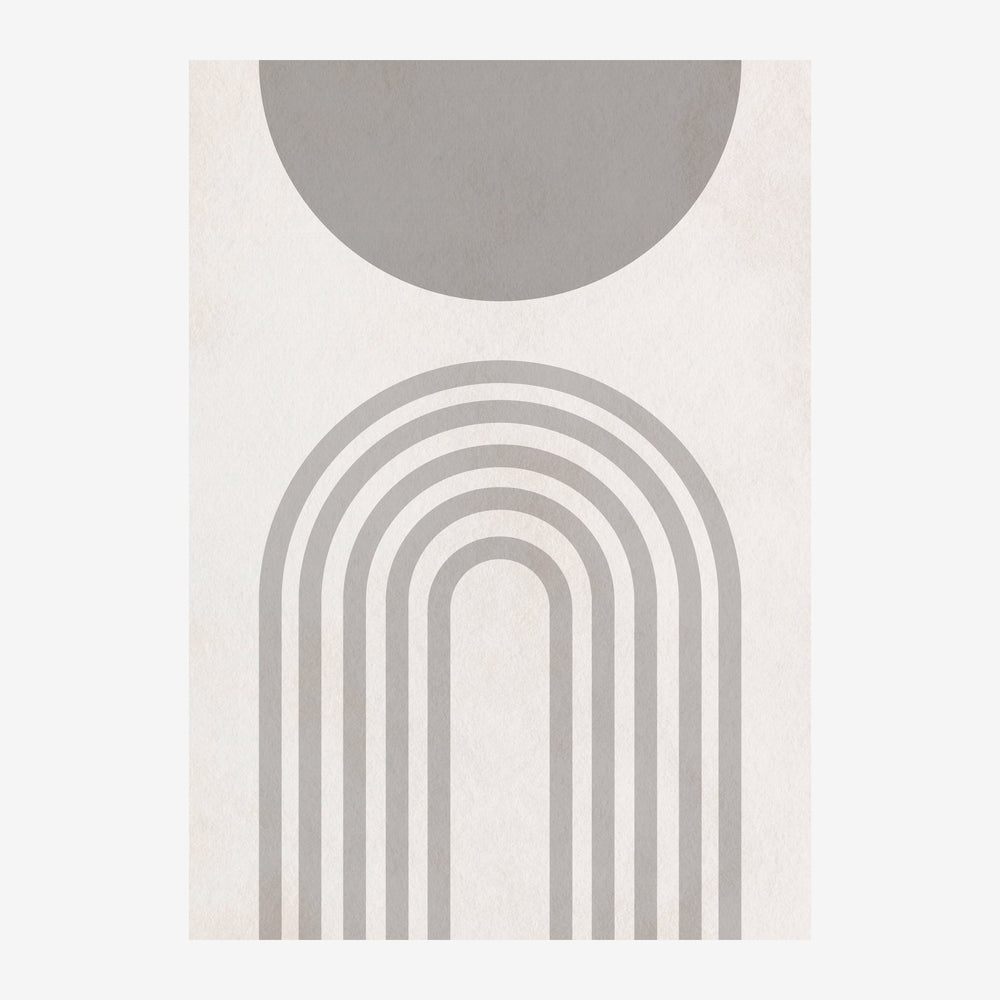 Composition minimaliste sur fond beige clair avec un demi-cercle gris en haut et des arcs concentriques gris au bas, séparés.