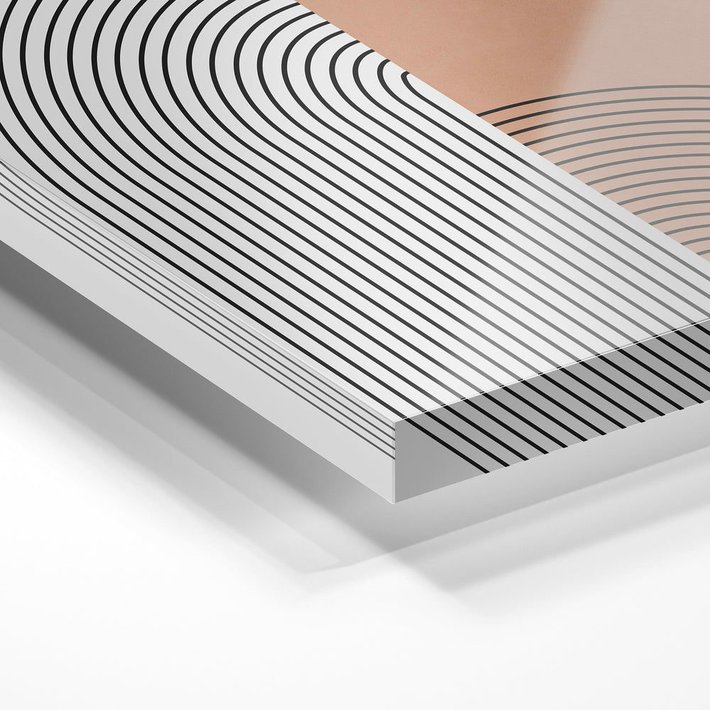 Gros plan de la matière : le tirage sous verre acrylique, tranche transparente visible.