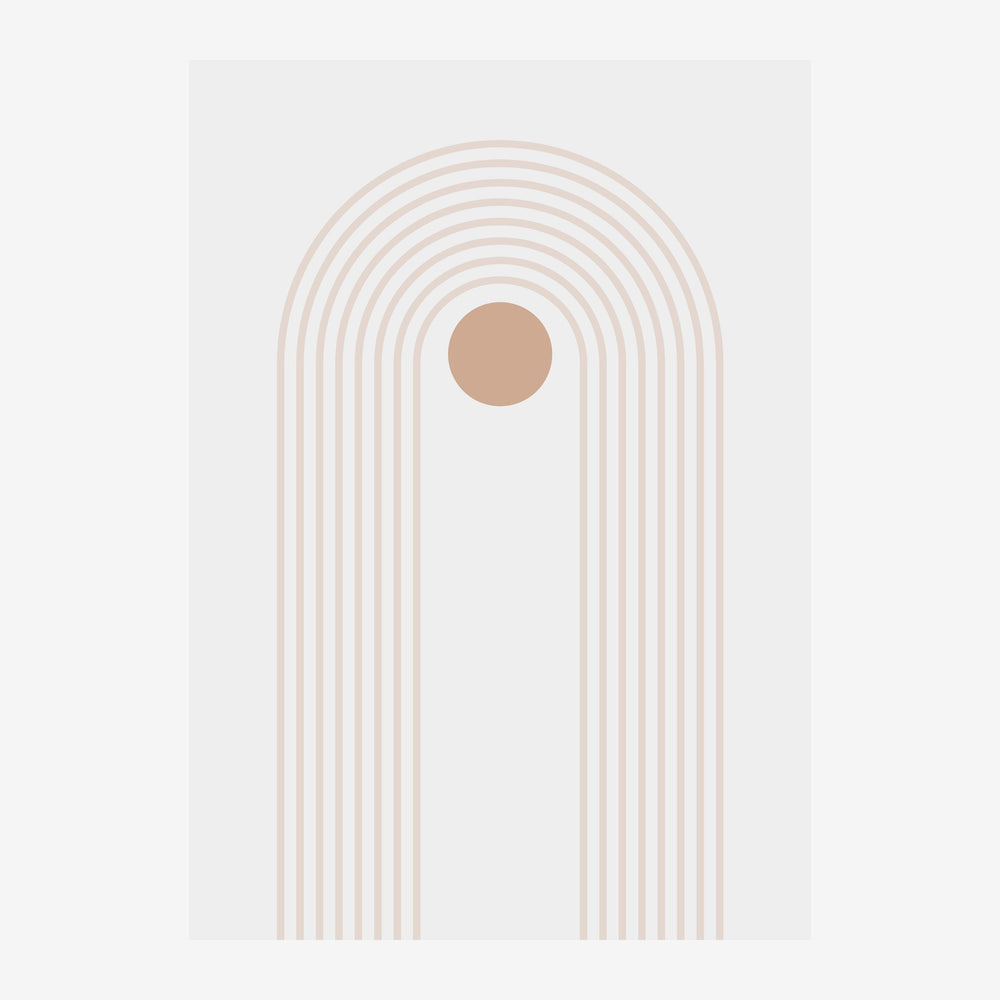 Composition minimaliste avec des arcs concentriques en beige formant une arche, surplombant un cercle marron clair en haut.