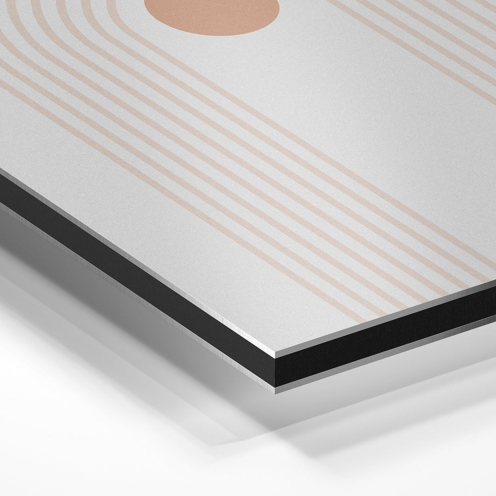 Gros plan de la matière : le tirage contrecollé sur aluminium Dibond mat, tranche visible.