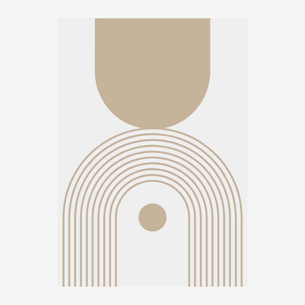 Composition abstraite verticale en beige et blanc : un demi-cercle plein au sommet, des arcs concentriques en lignes minces.