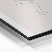 Gros plan de la matière : le tirage contrecollé sur aluminium Dibond mat, tranche visible.