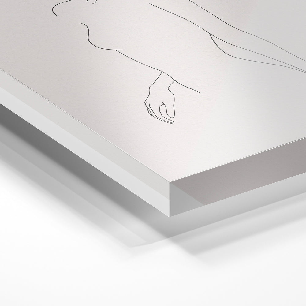 Gros plan de la matière : le tirage sous verre acrylique, tranche transparente visible.
