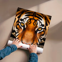 L'impression présentée en poster, sans encadrement, sur un mur neutre.