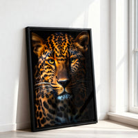 Le tableau accroché en situation dans un intérieur meublé.