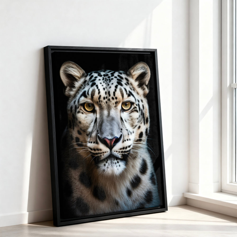 Le tableau accroché en situation dans un intérieur meublé.