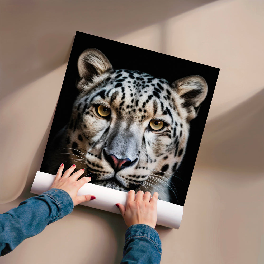 L'impression présentée en poster, sans encadrement, sur un mur neutre.
