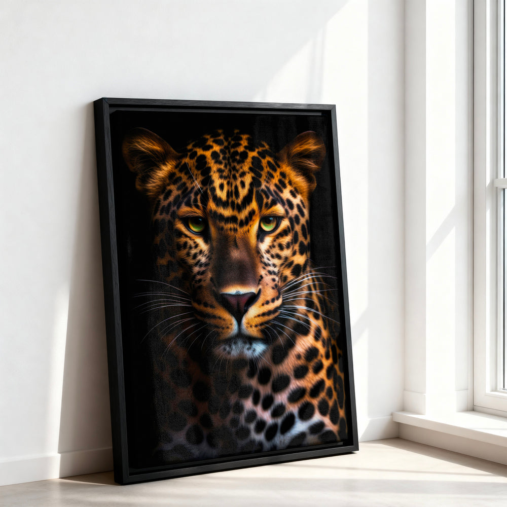 Le tableau accroché en situation dans un intérieur meublé.