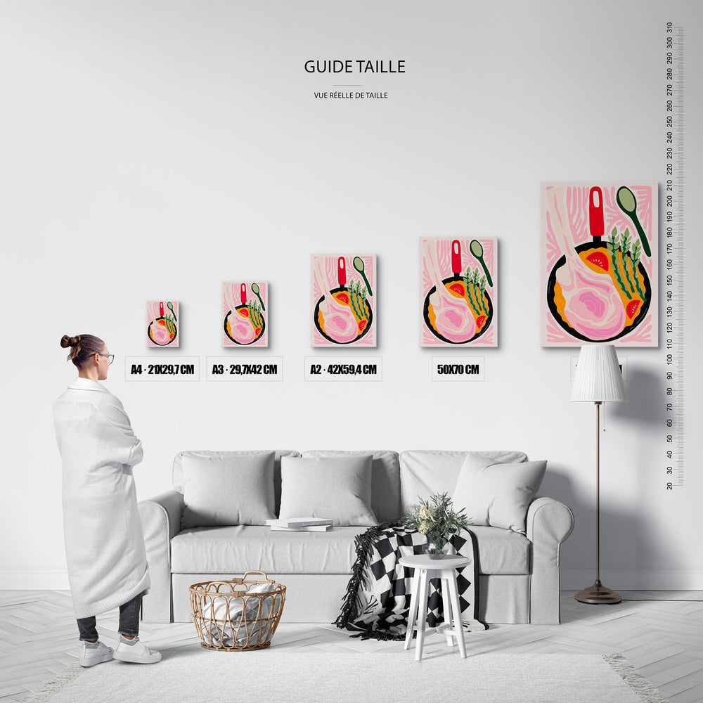 Guide des tailles : le tirage présenté dans ses 5 formats de vente, à l'échelle réelle sur un mur de salon, avec une règle en centimètres.