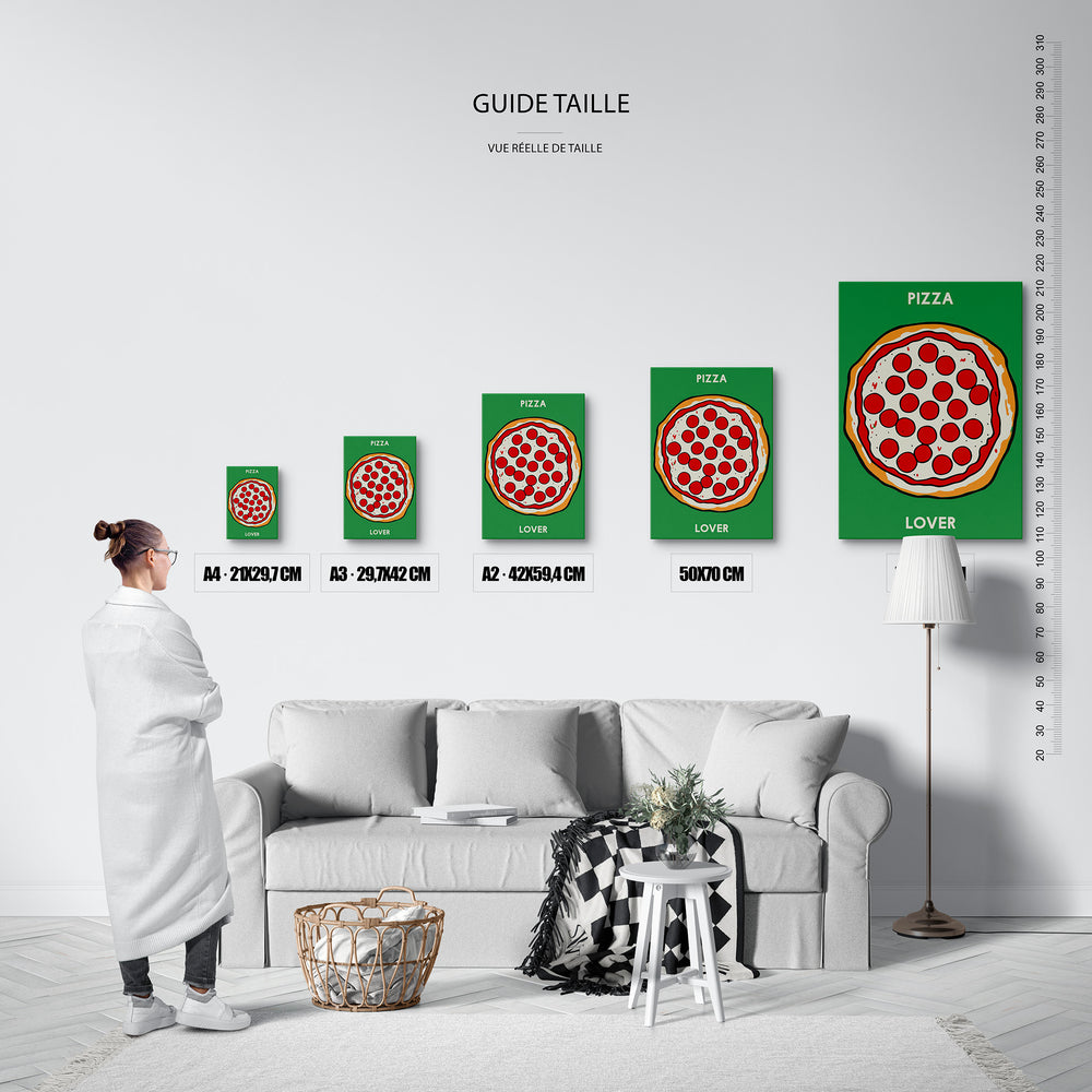 Guide des tailles : le tirage présenté dans ses 5 formats de vente, à l'échelle réelle sur un mur de salon, avec une règle en centimètres.