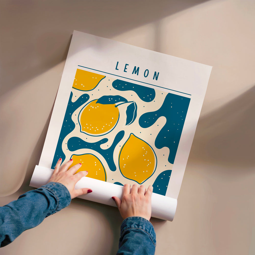 L'impression présentée en poster, sans encadrement, sur un mur neutre.