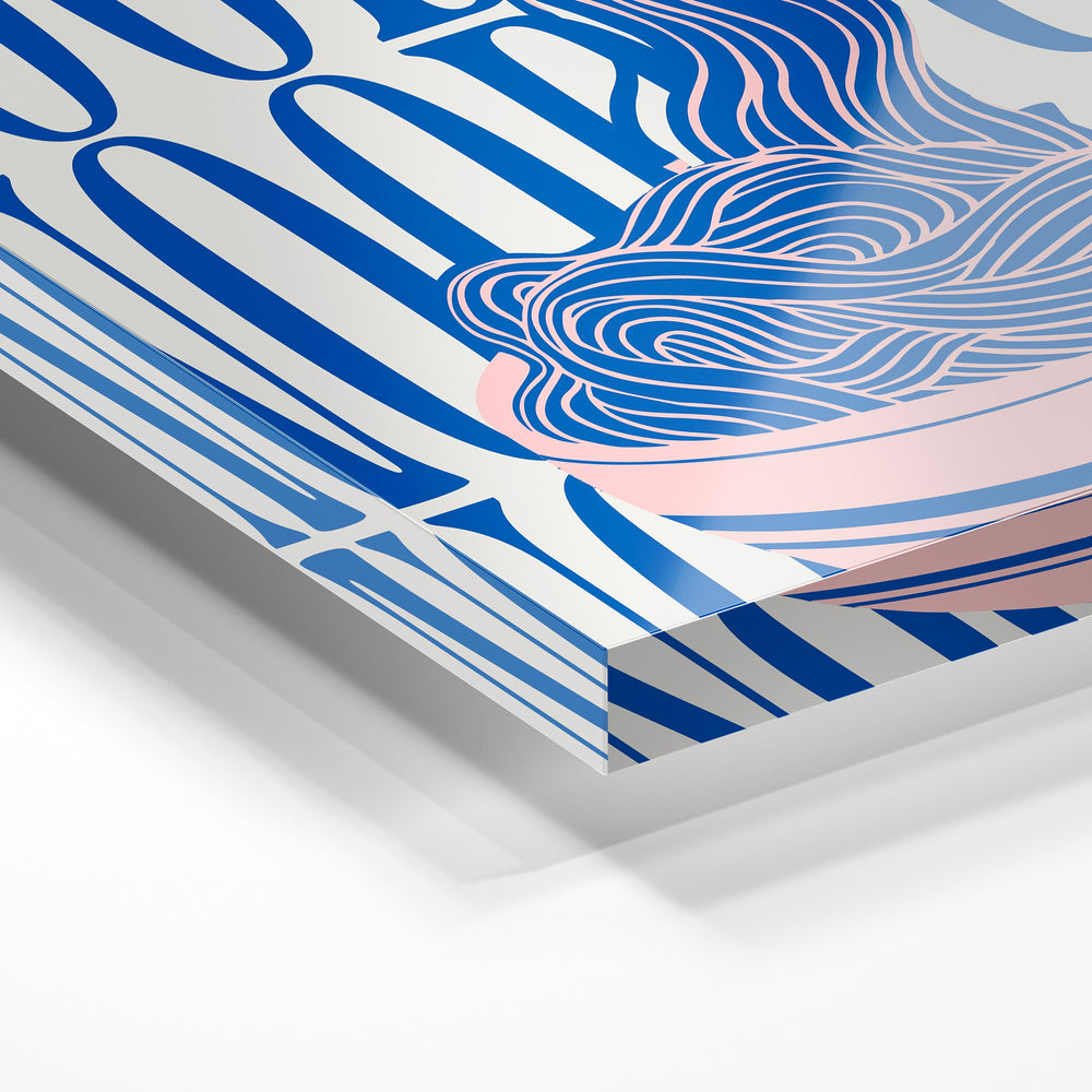 Gros plan de la matière : le tirage sous verre acrylique, tranche transparente visible.