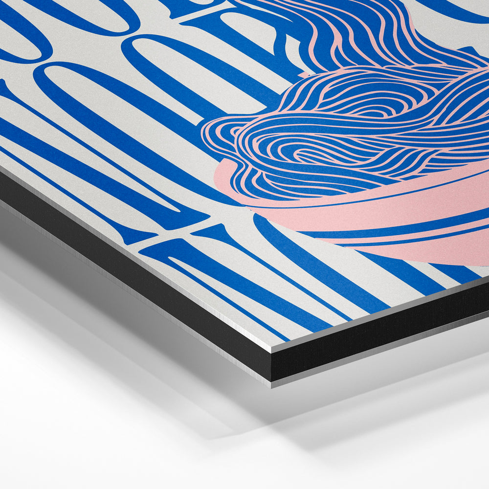 Gros plan de la matière : le tirage contrecollé sur aluminium Dibond mat, tranche visible.