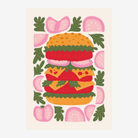 Illustration d'un burger échelonné avec sesame, sauce rouge, fromage jaune, tomate et laitue, entouré de tomates tranchées.