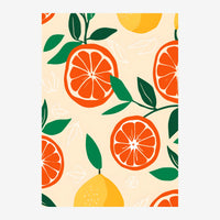Affiche avec des agrumes stylisés (oranges tranchées, citron entier) et feuillages verts sur fond crème, aux contours nets.