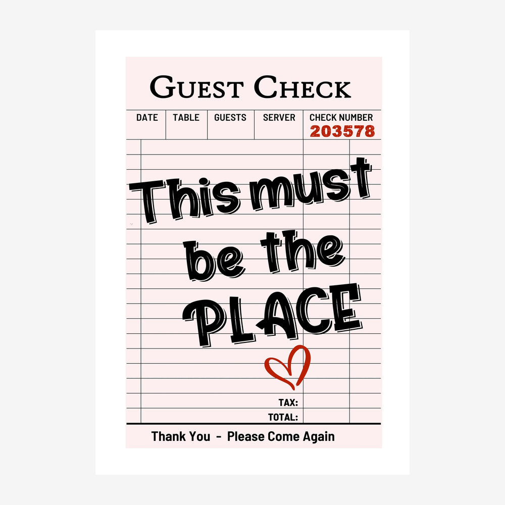 Imitation de ticket de restaurant sur fond rose pâle, avec le texte « This must be the place » en grands caractères noirs et.