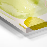 Gros plan de la matière : le tirage sous verre acrylique, tranche transparente visible.