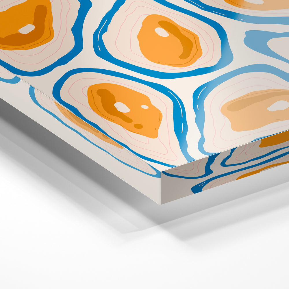 Gros plan de la matière : le tirage sous verre acrylique, tranche transparente visible.