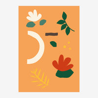 Affiche avec composition géométrique et botanique sur fond ocre : croissant blanc, fleurs stylisées en blanc crème et rouge.