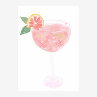 Verre de cocktail rose pâle garni d'une tranche de pamplemousse et de feuilles vertes, illustration aquarellée sur fond.