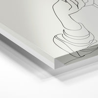 Gros plan de la matière : le tirage sous verre acrylique, tranche transparente visible.