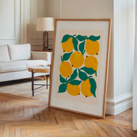 Le tableau accroché en situation dans un intérieur meublé.