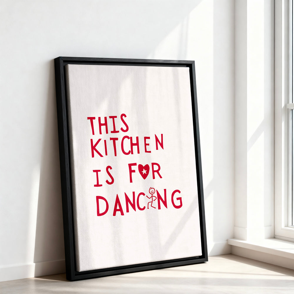 Le tableau accroché en situation dans un intérieur meublé.