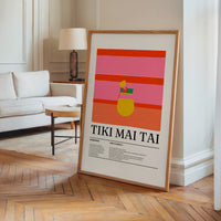Le tableau accroché en situation dans un intérieur meublé.
