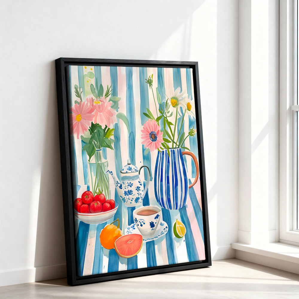 Le tableau accroché en situation dans un intérieur meublé.