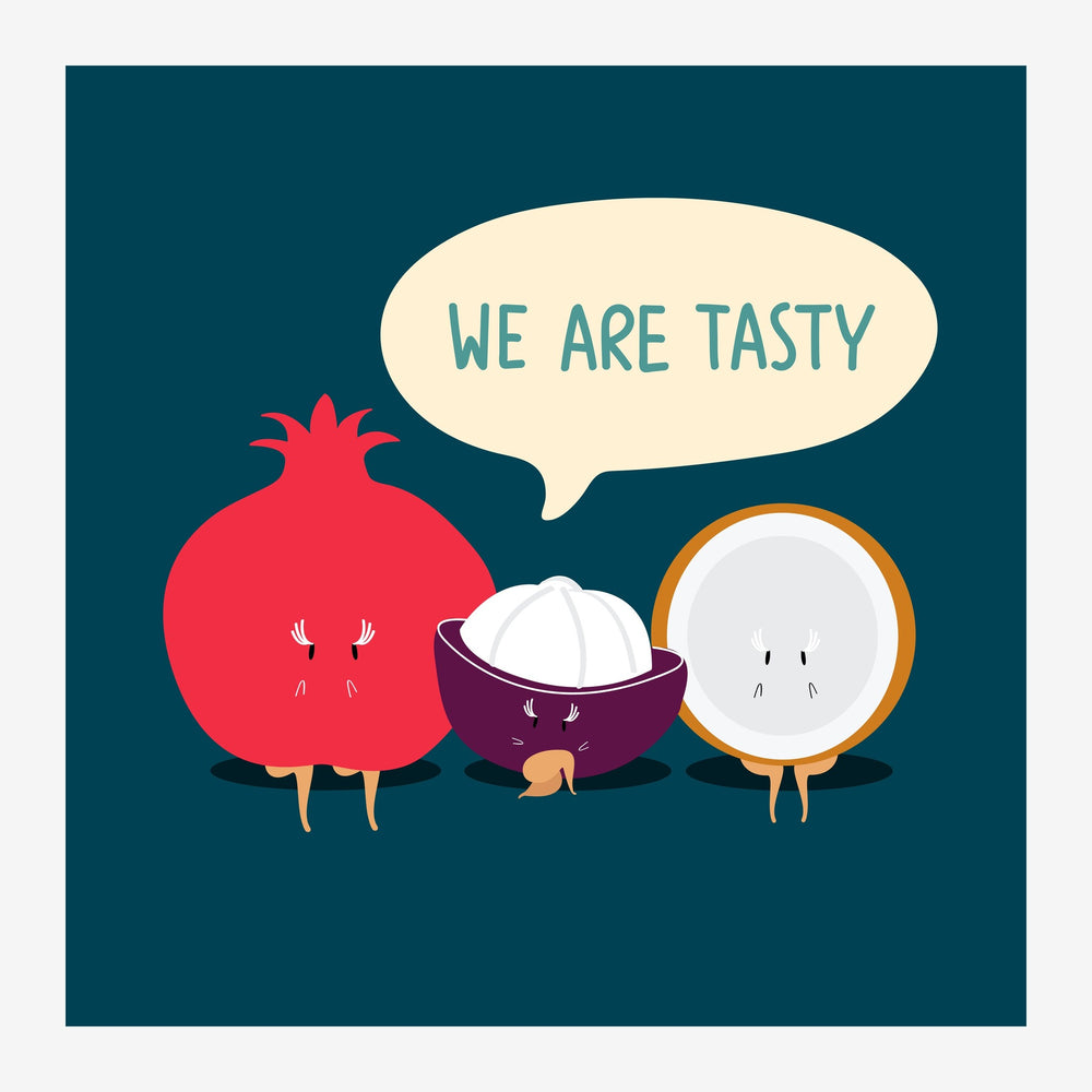 Trois personnages fruités souriants sur fond bleu : une grenade rouge, un bol de soupe blanc et une assiette orange, avec le.