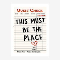 Affiche rétro imitant un ticket de restaurant beige clair avec le texte « This Must Be The Place » en lettres noires.
