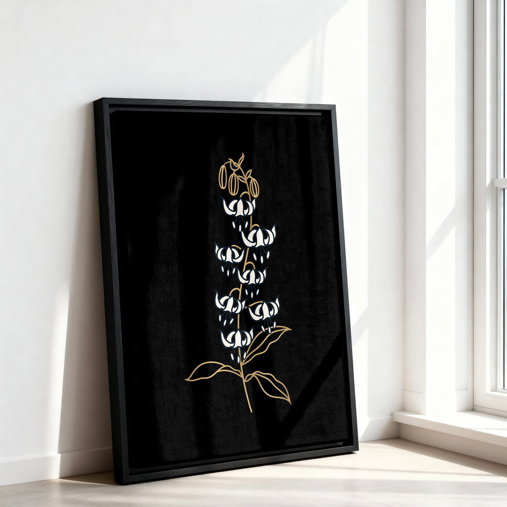 Le tableau accroché en situation dans un intérieur meublé.