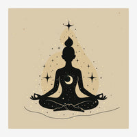 Silhouette d'une personne en posture de méditation, remplie de constellations et d'une lune croissant, entourée d'étoiles.