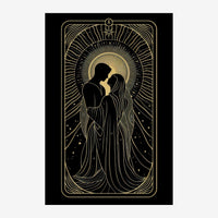 Affiche rectangulaire vertical en noir et or montrant deux silhouettes de personnes enlacées, entourées de motifs radiants.