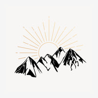 Une chaîne de montagnes en noir et blanc avec un soleil rayonnant beige derrière les sommets, sur fond blanc ivoire.