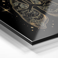 Gros plan du relief : la surépaisseur d'encre en lumière rasante sur aluminium Dibond.
