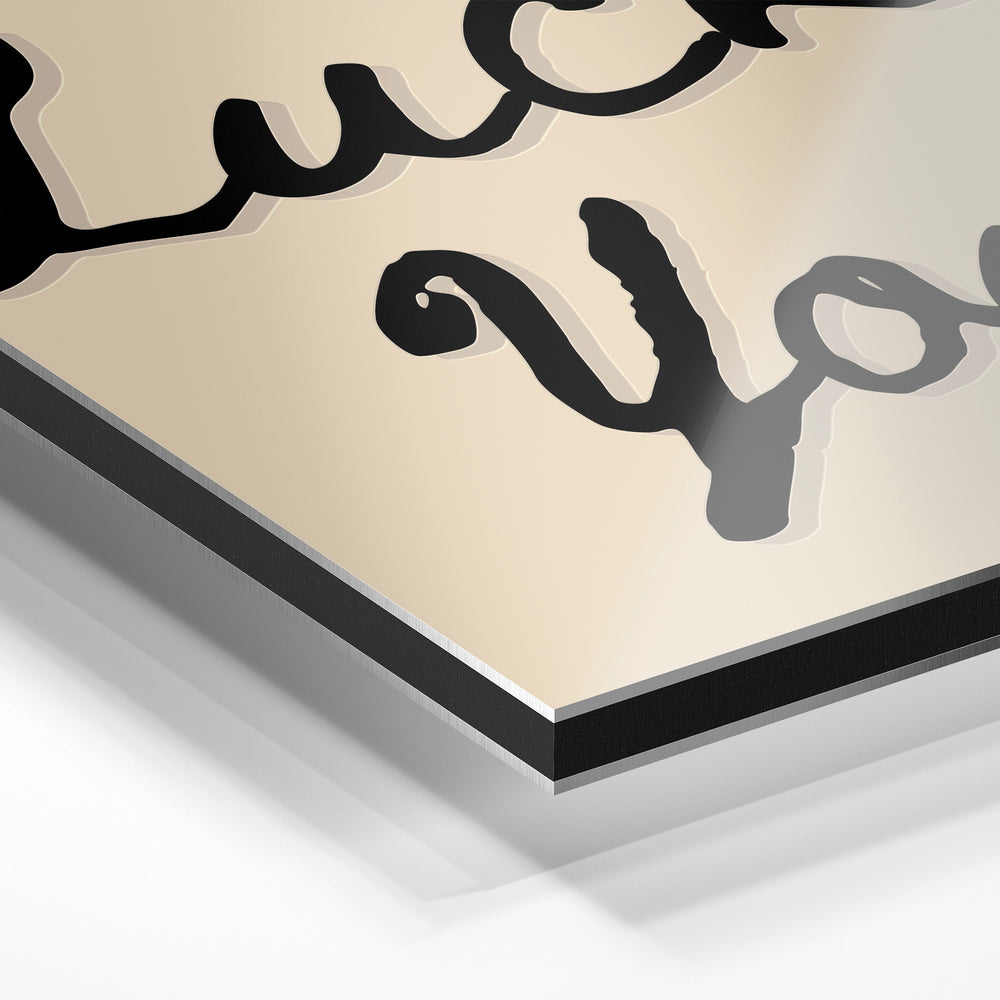 Gros plan du relief : la surépaisseur d'encre en lumière rasante sur aluminium Dibond.