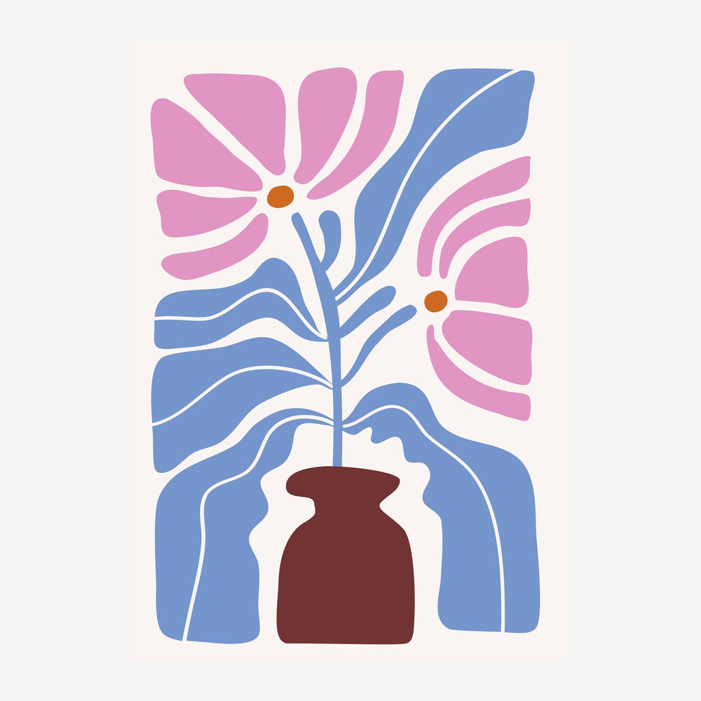 Affiche d'art abstrait montrant un bouquet de fleurs géométriques rose et bleu dans un vase marron, sur fond crème.