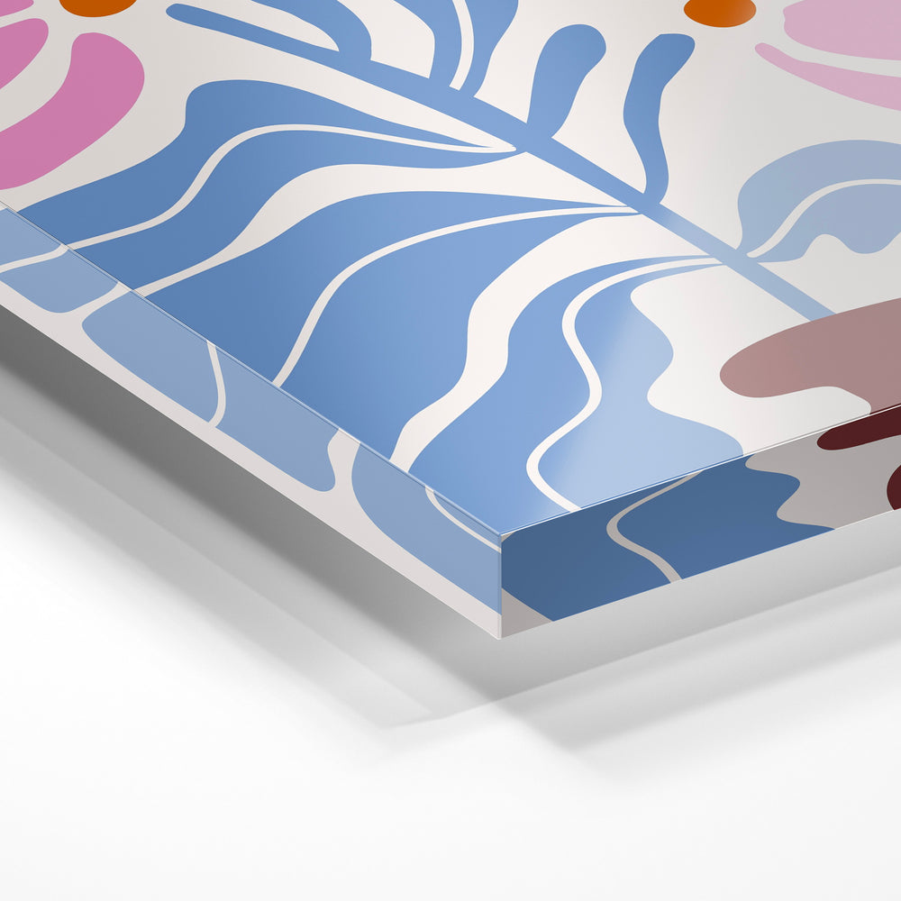 Gros plan de la matière : le tirage sous verre acrylique, tranche transparente visible.