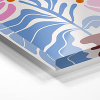 Gros plan de la matière : le tirage sous verre acrylique, tranche transparente visible.