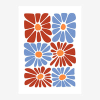 Composition de cinq fleurs géométriques stylisées en grille, avec des pétales bleus ou rouges terracotta et des cœurs orange.