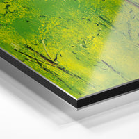 Gros plan du relief : la surépaisseur d'encre en lumière rasante sur aluminium Dibond.
