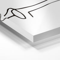 Gros plan de la matière : le tirage sous verre acrylique, tranche transparente visible.
