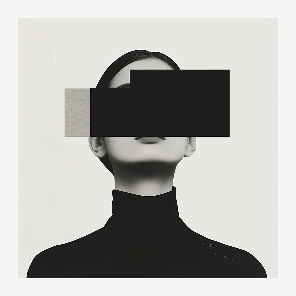 Portrait en noir et blanc d'un buste de femme aux cheveux lissés, le visage partiellement recouvert par un rectangle noir.