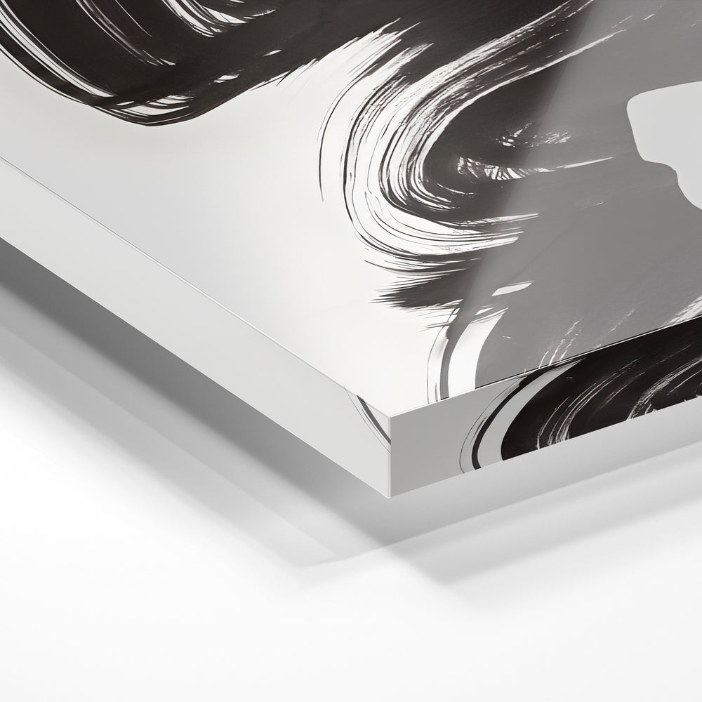 Gros plan de la matière : le tirage sous verre acrylique, tranche transparente visible.