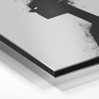 Gros plan de la matière : le tirage contrecollé sur aluminium Dibond mat, tranche visible.
