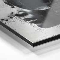 Gros plan du relief : la surépaisseur d'encre en lumière rasante sur aluminium Dibond.