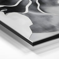 Gros plan de la matière : le tirage contrecollé sur aluminium Dibond mat, tranche visible.