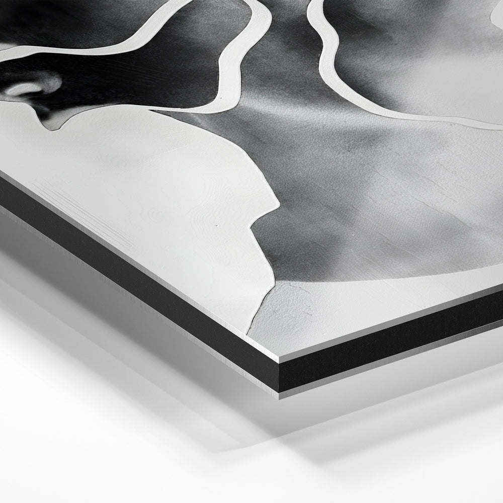 Gros plan du relief : la surépaisseur d'encre en lumière rasante sur aluminium Dibond.