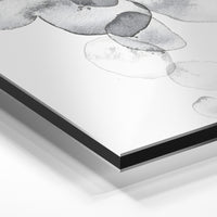 Gros plan du relief : la surépaisseur d'encre en lumière rasante sur aluminium Dibond.